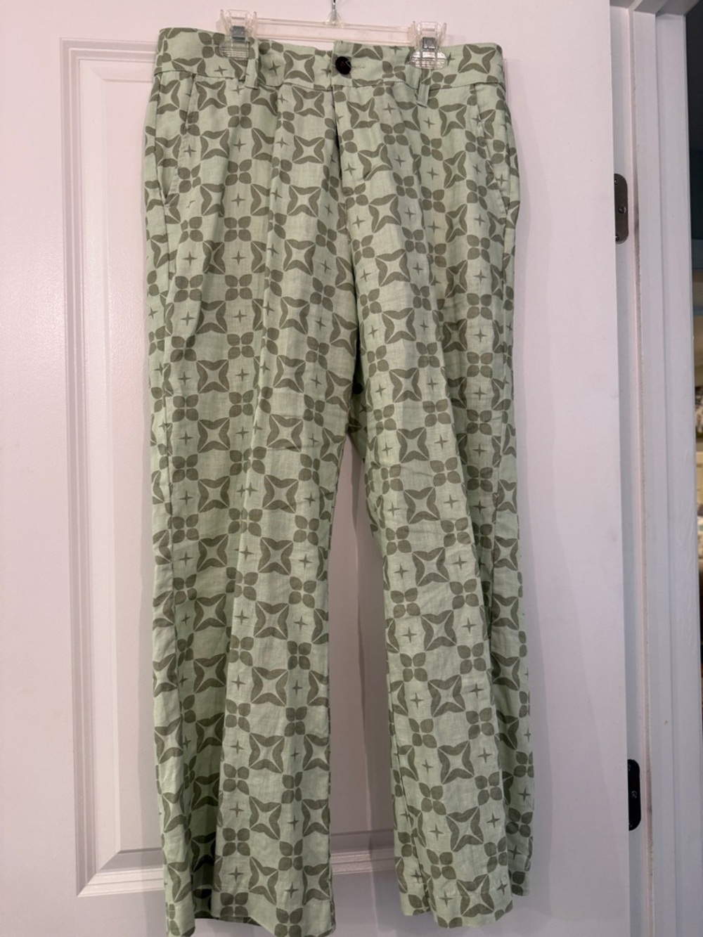 crown & ivy Green Patterned Ankle Pants
Super cute and lightweight for summer.